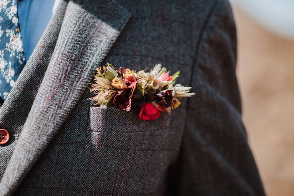 3 RAZONES POR LAS QUE NECESITAS TENER TRAJES PERSONALIZADOS EN 2022